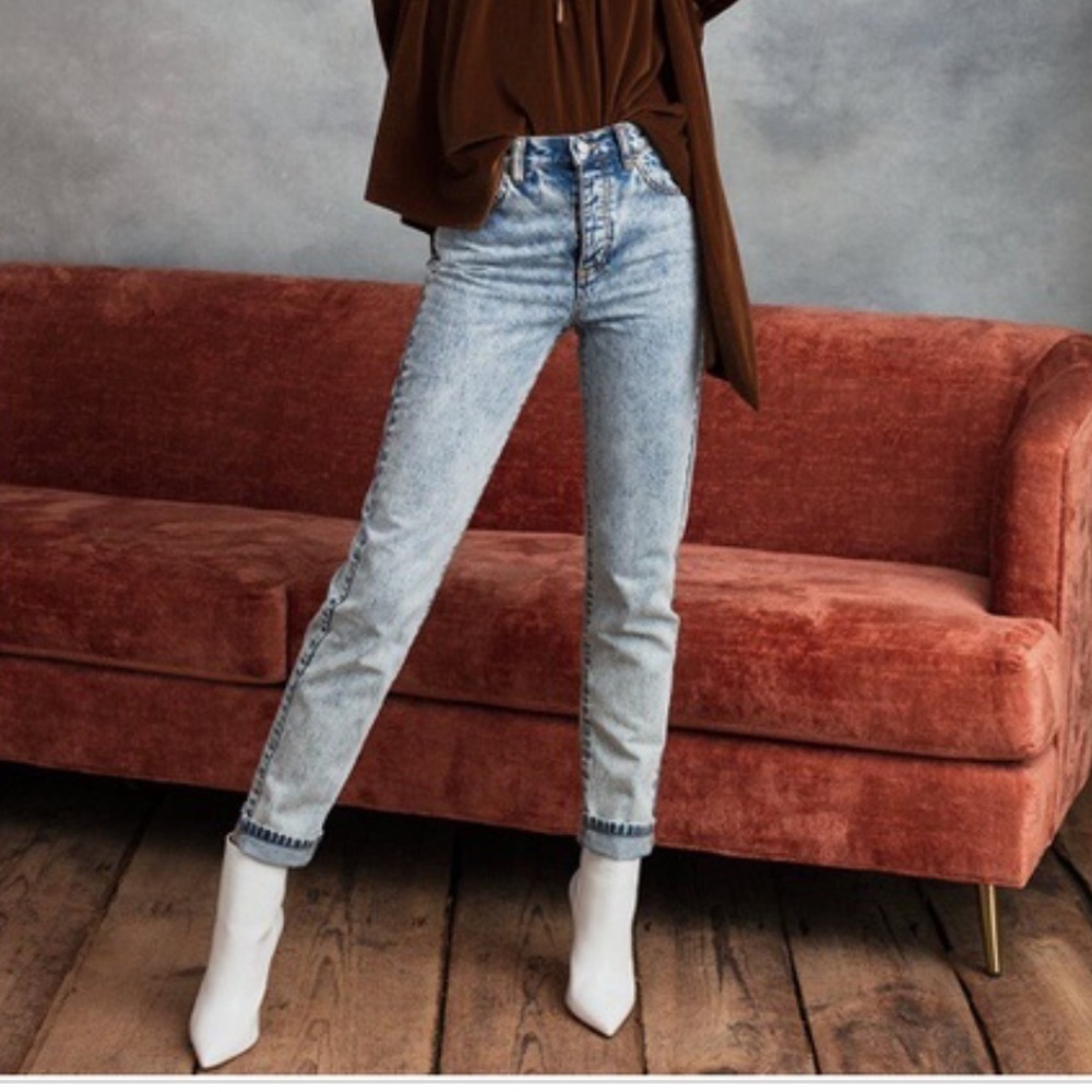 High-Rise Light Acid Wash Jeans - Women